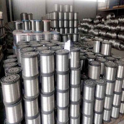 Hot Dip gegalvaniseerd PVC-coating 2mn koolstofstaaldraad 0,6-10 mm diameter voor aangepaste hekken