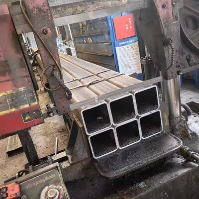 Carbon Structure Mild 24 inch 50*50 Stalen vierkantpijp St37 Stalen rechthoekige pijpbuis Zwart vierkantpijp glad oppervlak