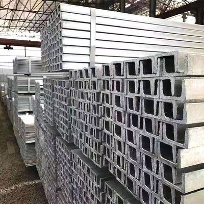 Verkoop van Q235B Q355B kanaalstaal voor ultraprecise constructies met een dikte van 4,5-14,5 mm