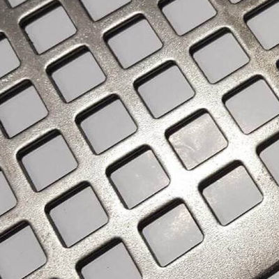 Roestvrij staal 304 409L geperforeerd plaat in 0,6 mm 0,8 mm 2 mm dikte voor aangepaste lengte industriële toepassingen