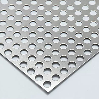 Gepersonaliseerde lengte decoratieve geperforeerde metalen roestvrij staal platen / platen 304 316L rollend plaat