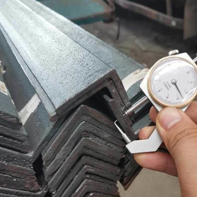 Warmgewalst niet-gelegeerd roestvrij plafondsnijden 70x70x5 Image gegalvaniseerd staal hoek ijzer standaard AiSi ASTM bs DIN GB JIS EN
