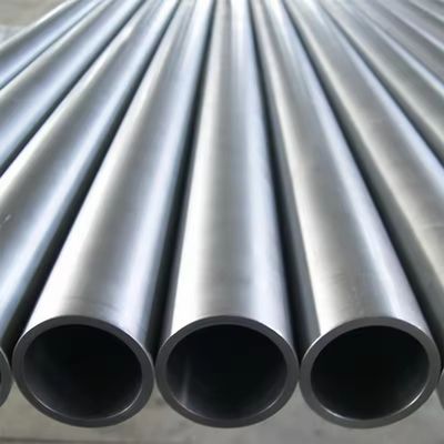Applicaties voor ketels en drukvaten Naadloze koolstofstaalbuizen 1,24-60 mm Dikte 6 m Lengte Structuurmateriaal