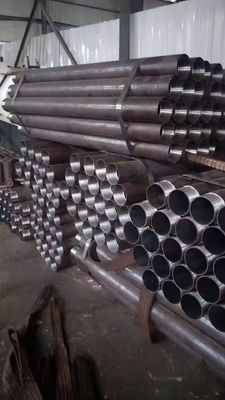 Applicaties voor ketels en drukvaten Naadloze koolstofstaalbuizen 1,24-60 mm Dikte 6 m Lengte Structuurmateriaal