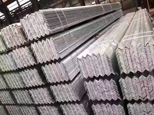 75x75x8mm 90 graden ASTM A36 A53 Q235 Q345 koolstof gelijkhoek staalstaaf voor structurele ondersteuning en stabiliteit in machines