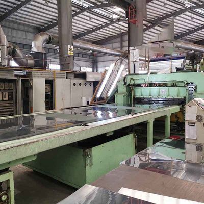 Gepersonaliseerde breedte 1000-2000 mm roestvrij staalplaat 0,7 mm spiegel koudgewalst met punchservice 420J1 en 409L