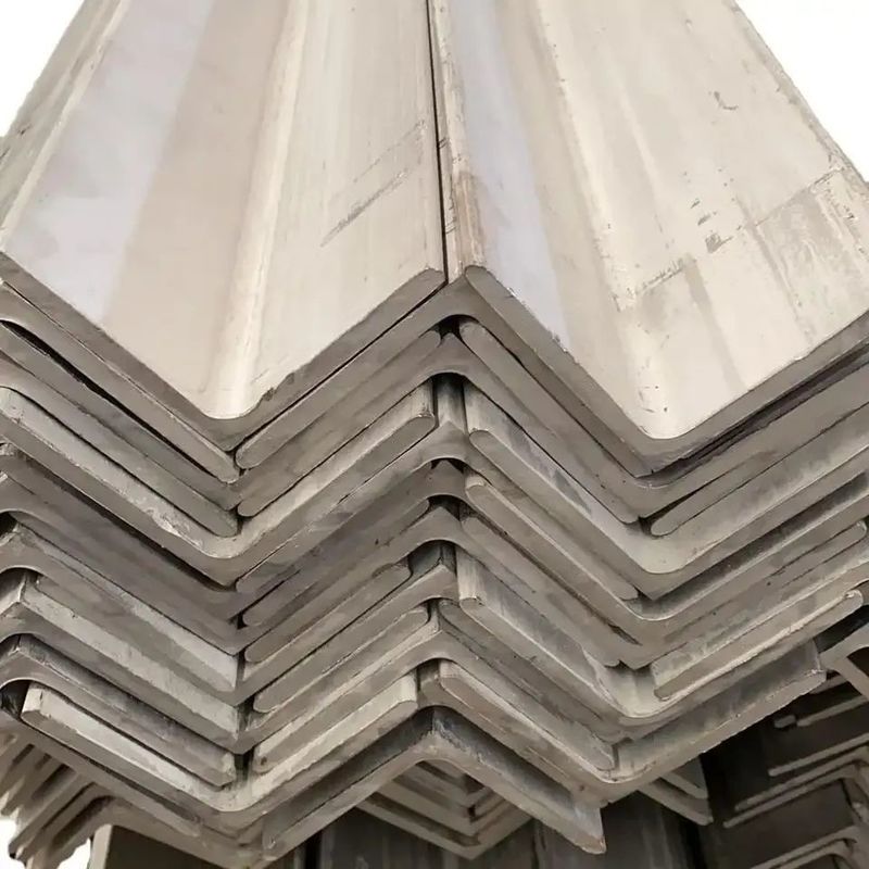 Warmgewalst niet-gelegeerd roestvrij plafondsnijden 70x70x5 Image gegalvaniseerd staal hoek ijzer standaard AiSi ASTM bs DIN GB JIS EN